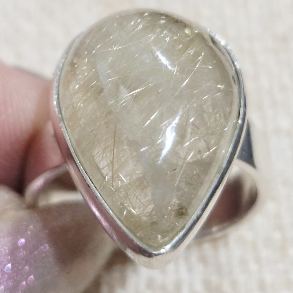 Elegant Silver Ring With Translucent Included Qua… - image 4